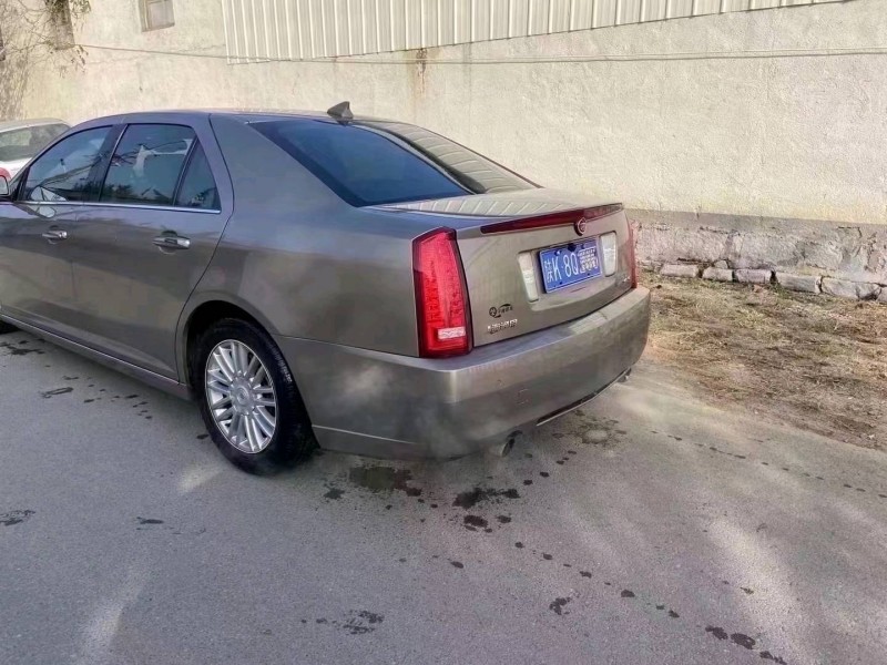 潍坊12年凯迪拉克赛威8