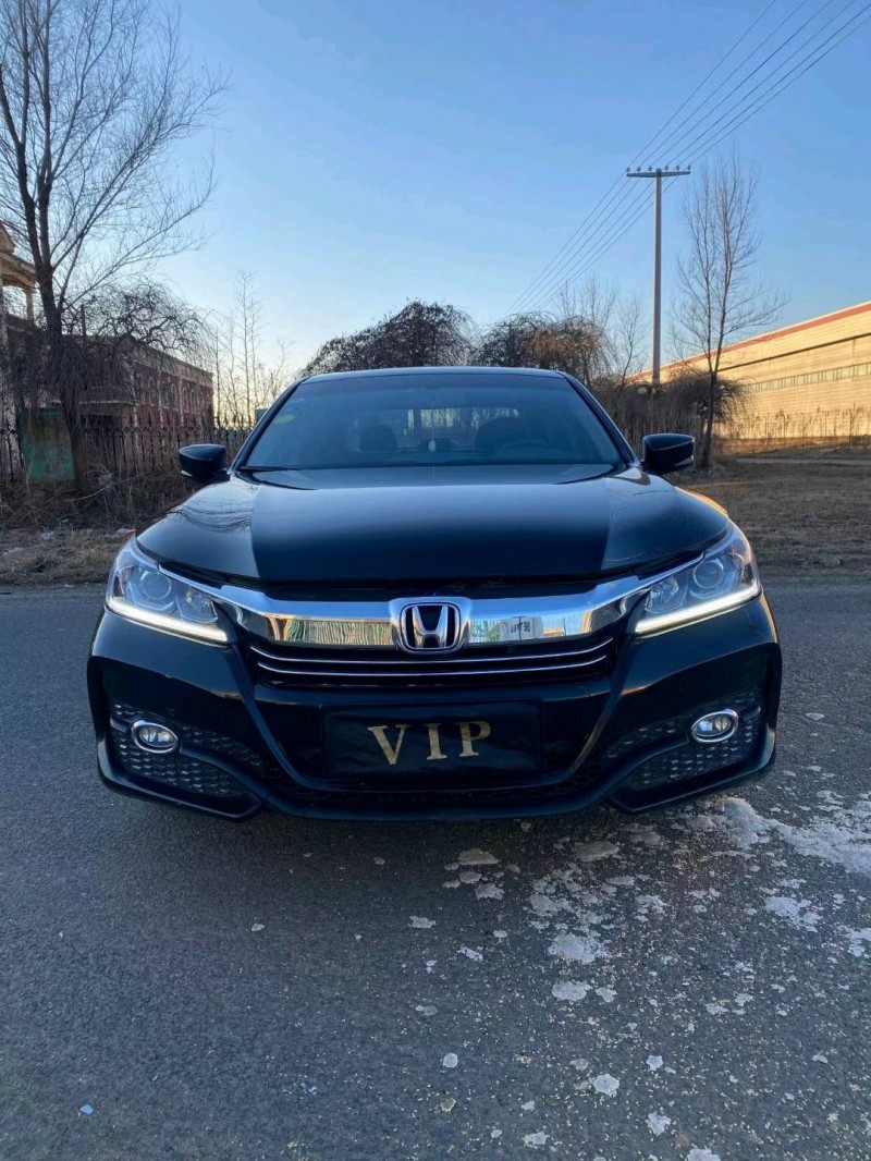 沈阳17年本田雅阁1