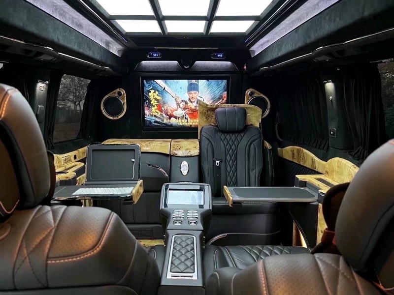 青岛17年奔驰威霆5