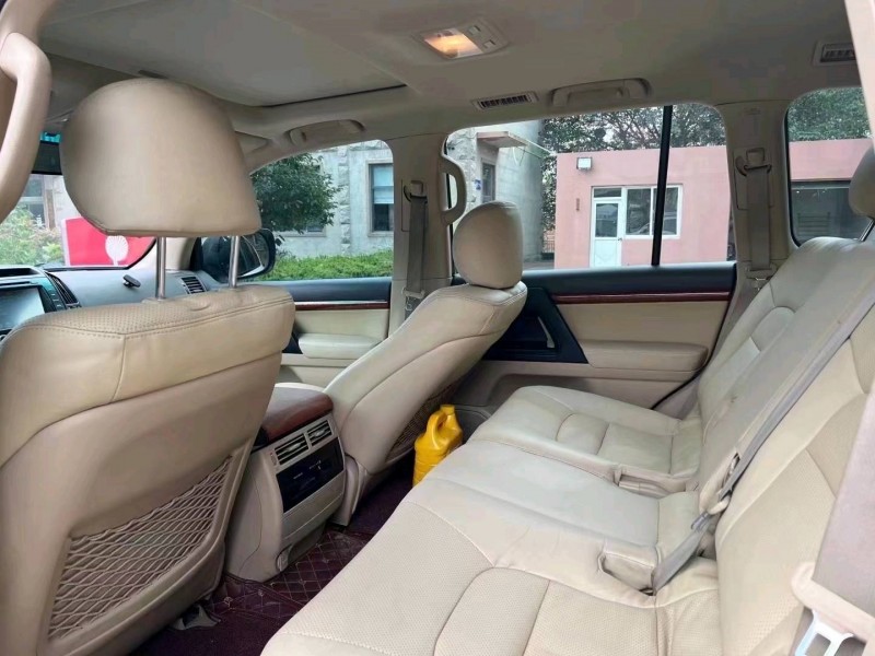 青岛14年丰田兰德酷路泽5