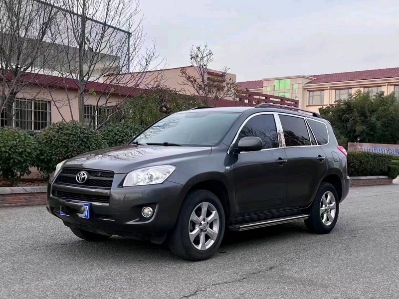 青岛13年丰田RAV4荣放3