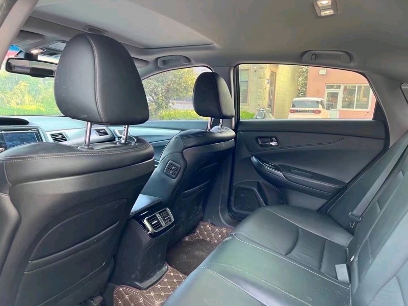 青岛16年本田思铂睿4