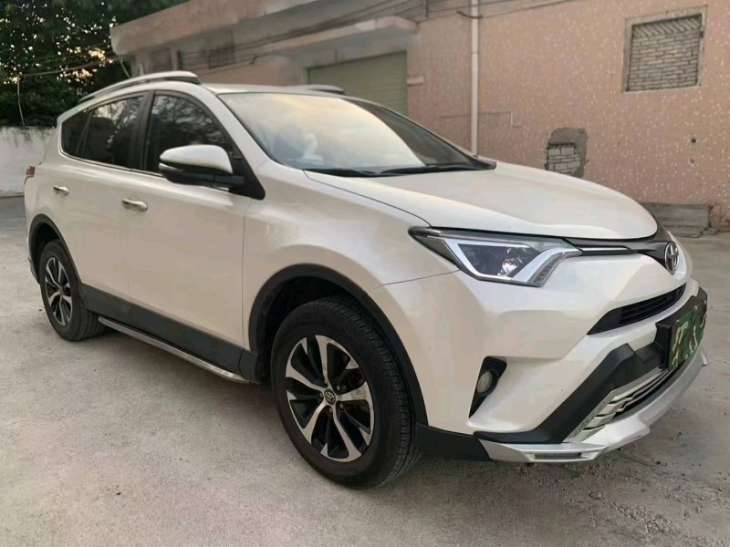 广州17年丰田RAV42