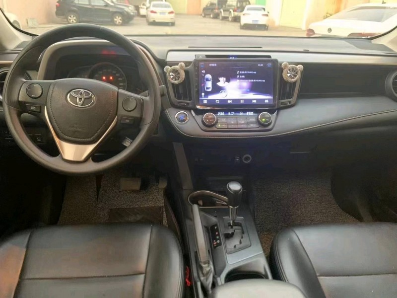 广州17年丰田RAV44