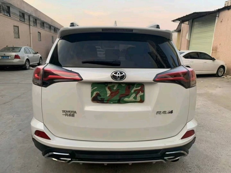 广州17年丰田RAV48