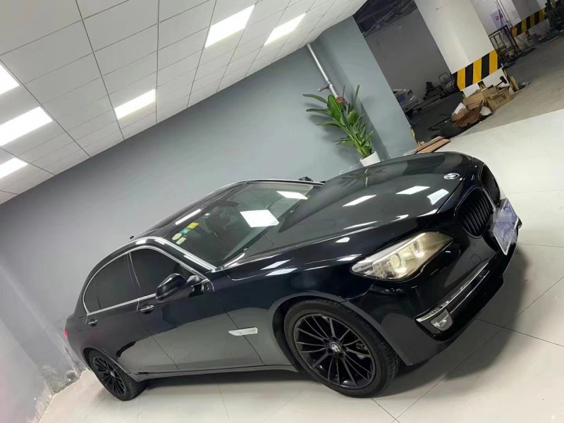 成都15年宝马7系8