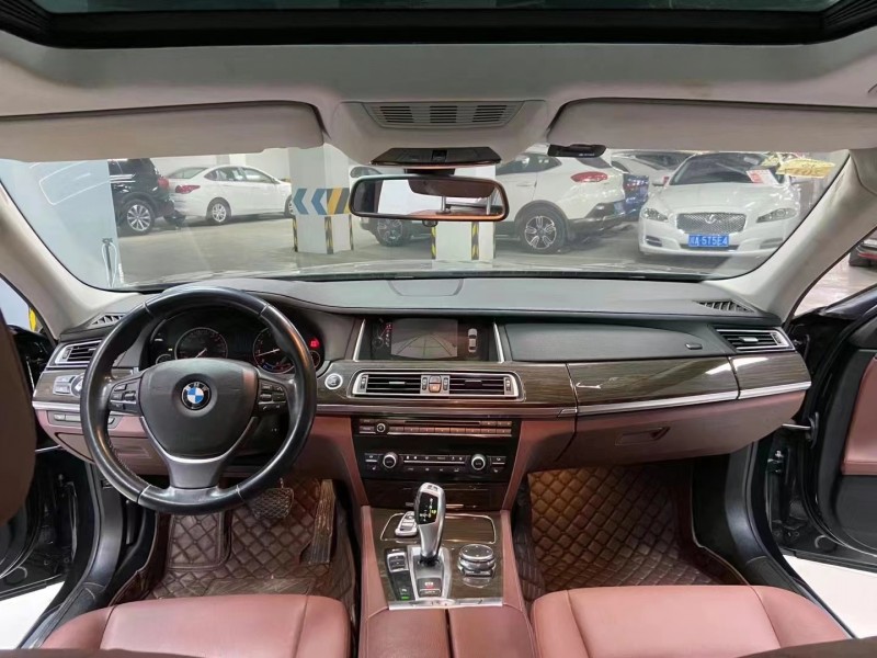 成都15年宝马7系4