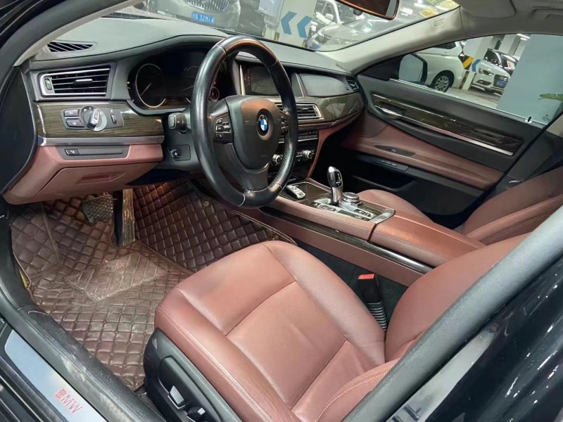 成都15年宝马7系3