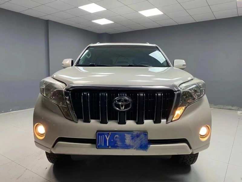 成都17年丰田普拉多8