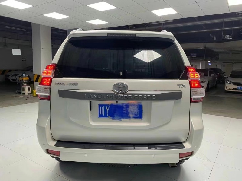 成都17年丰田普拉多5