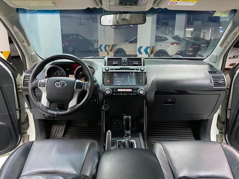 成都17年丰田普拉多3