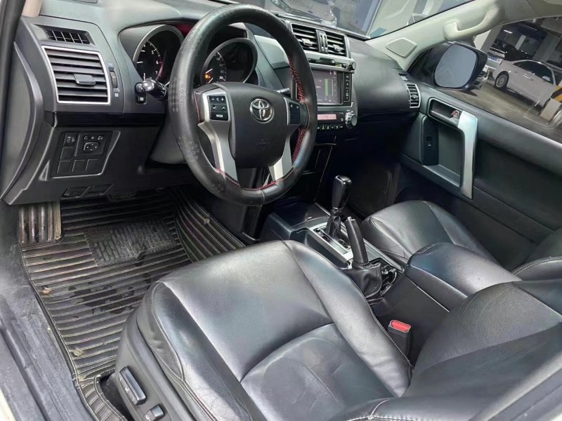 成都17年丰田普拉多2