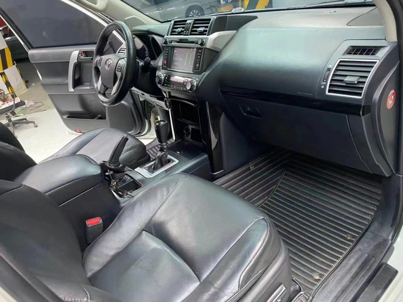 成都17年丰田普拉多1