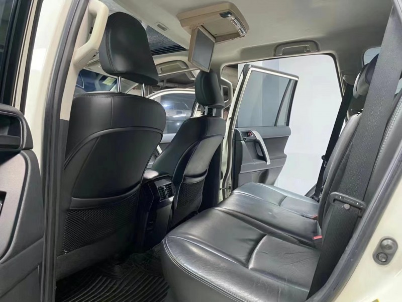 成都17年丰田普拉多9