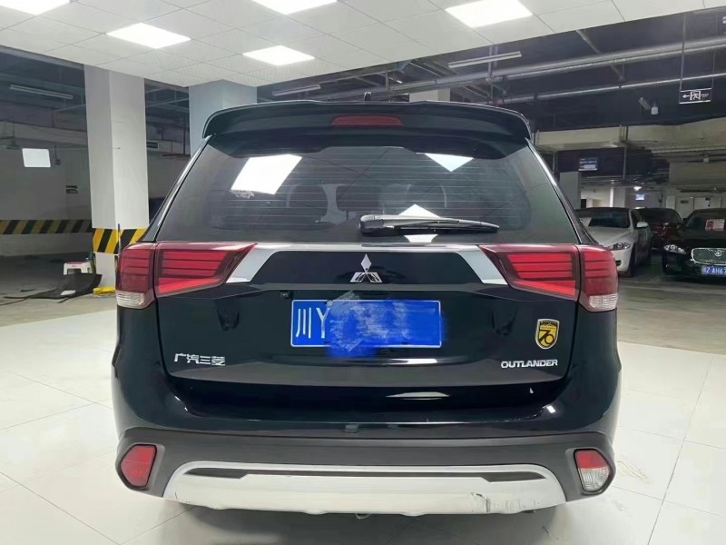 成都20年三菱欧蓝德6