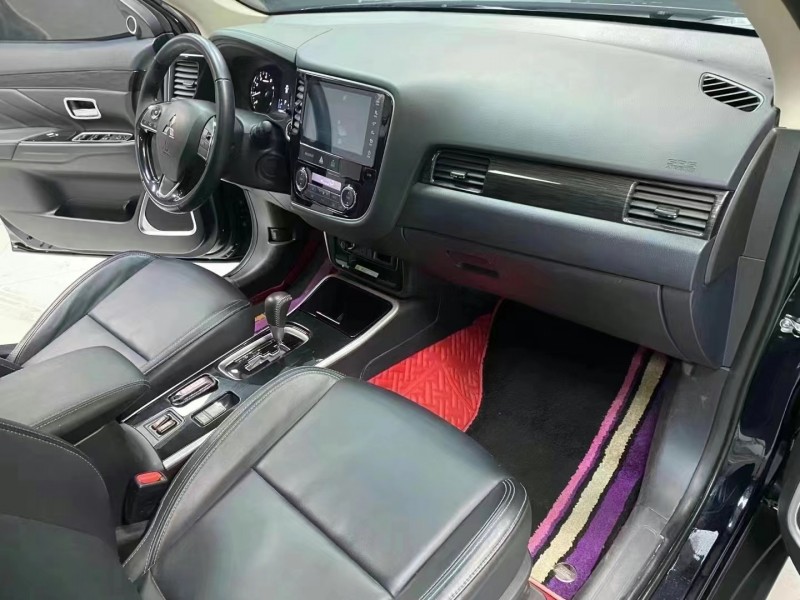 成都20年三菱欧蓝德3