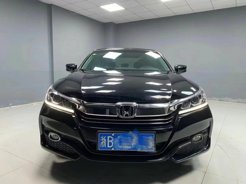 成都18年本田雅阁8