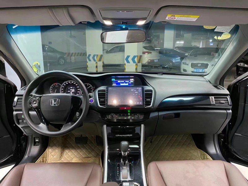 成都18年本田雅阁3