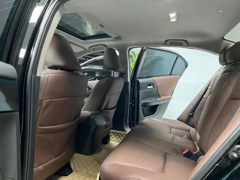 成都18年本田雅阁1