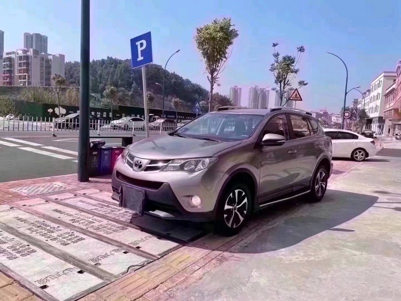 珠海16年丰田RAV4荣放9