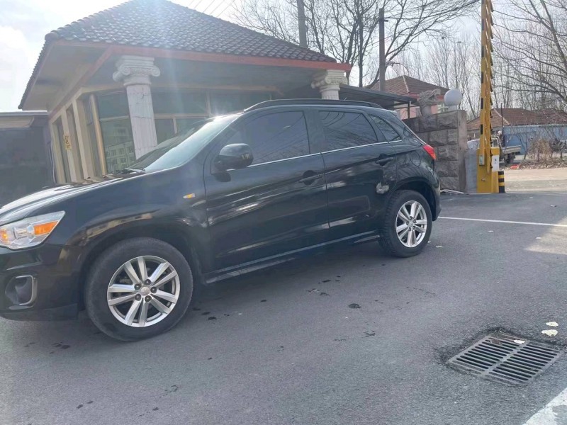 枣庄13年奔驰唯雅诺2