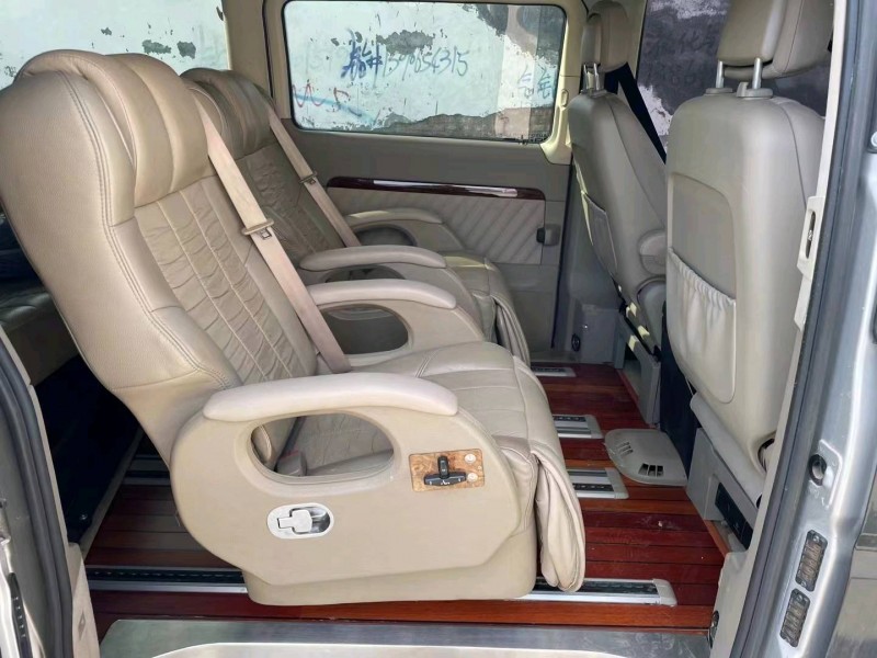 枣庄13年奔驰唯雅诺4