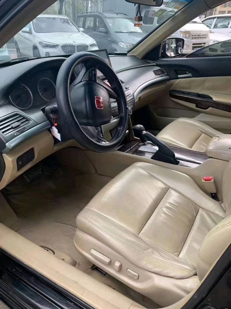 珠海10年本田雅阁2