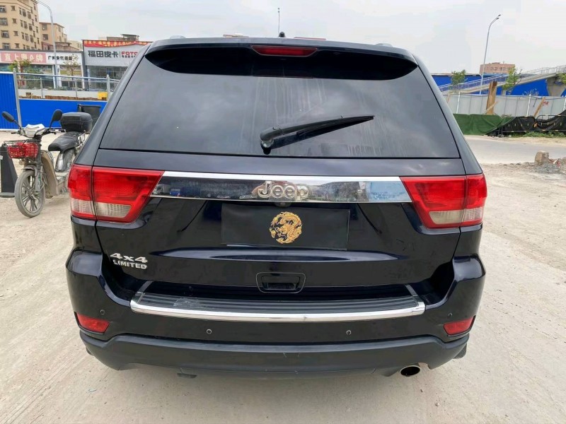 广州12年Jeep大切诺基1