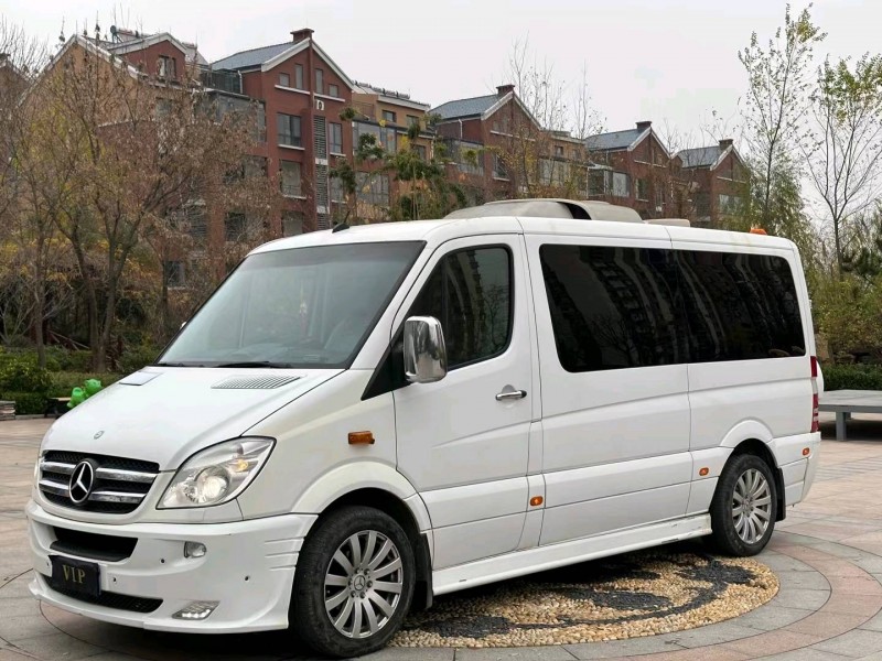 青岛14年奔驰斯宾特8