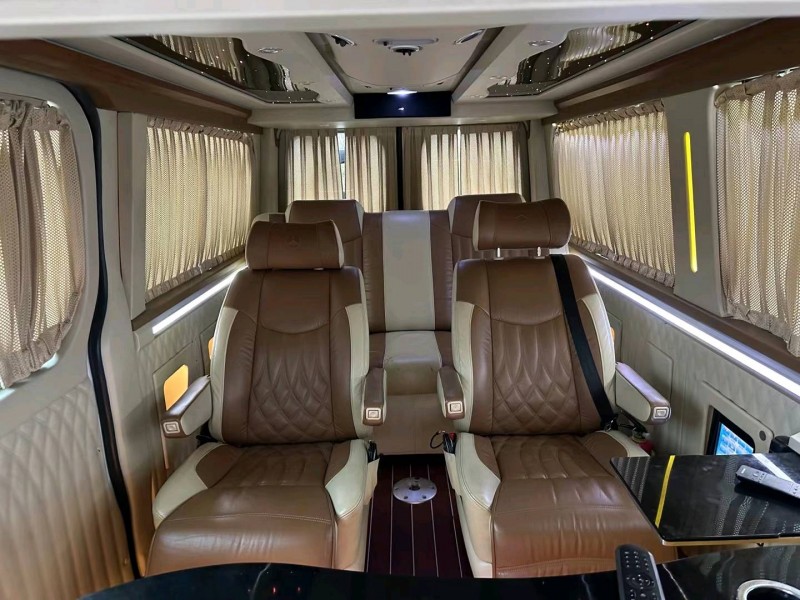 青岛14年奔驰斯宾特5