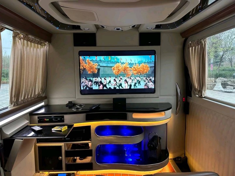 青岛14年奔驰斯宾特6