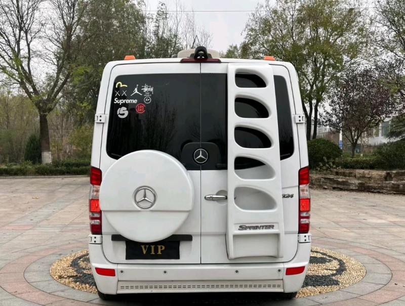 青岛14年奔驰斯宾特1