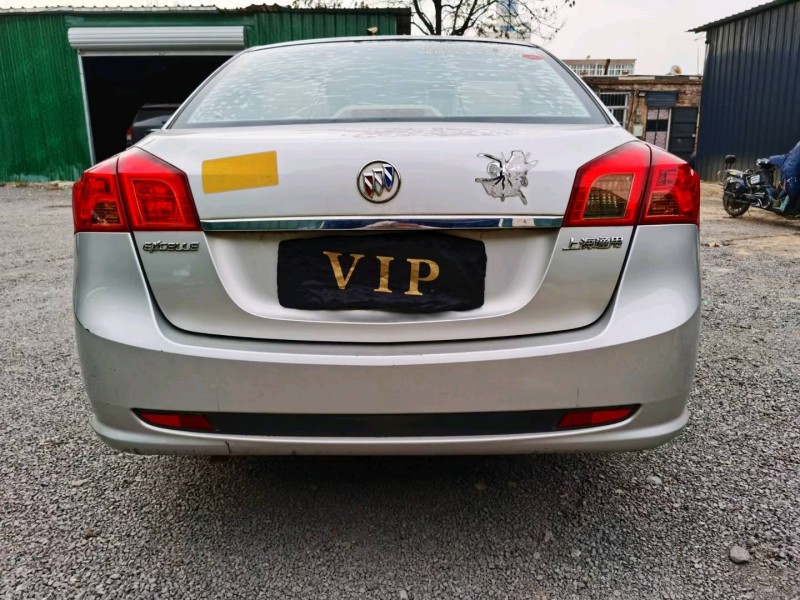 邢台15年别克凯越9