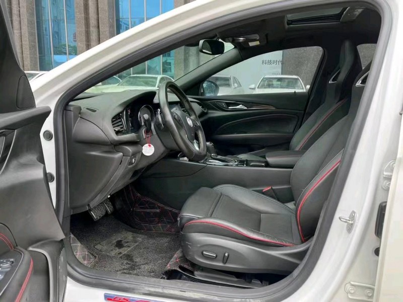 东莞19年别克君威7
