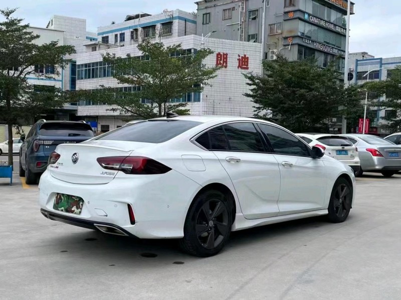 东莞19年别克君威8