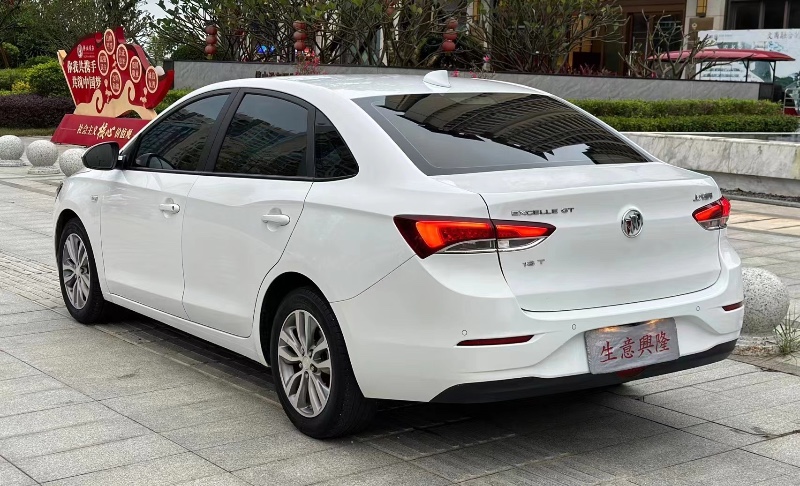 北京19年别克英朗8