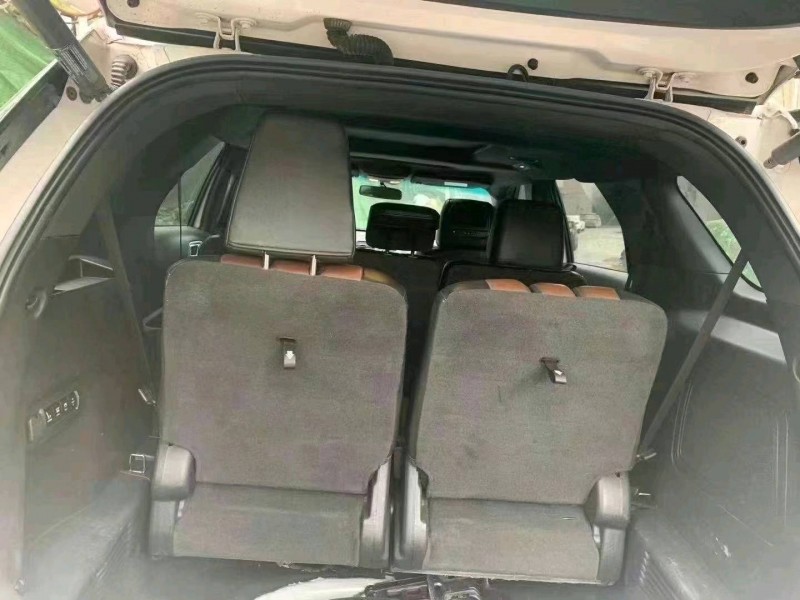 重庆15年福特探险者4