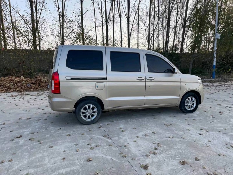 北京20年五菱汽车荣光7