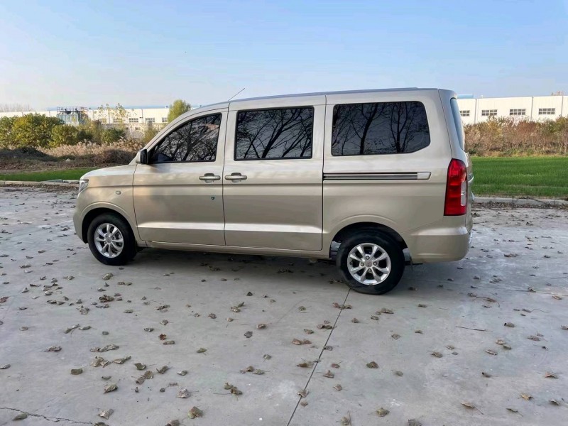 北京20年五菱汽车荣光8