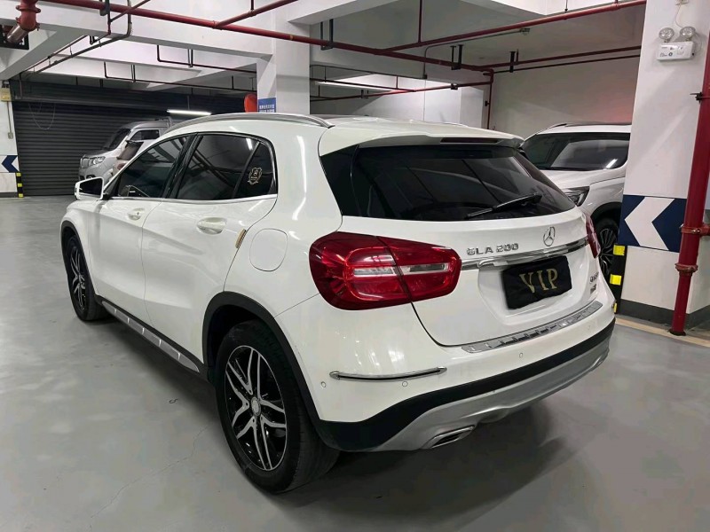 成都16年奔驰GLA7