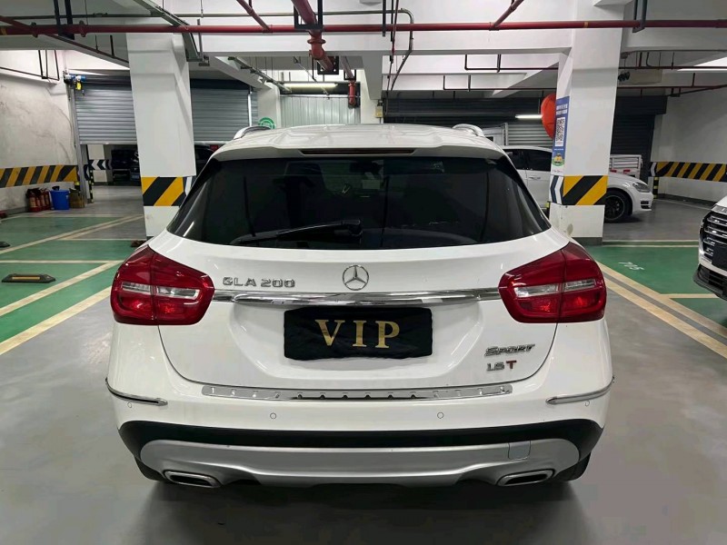 成都16年奔驰GLA9