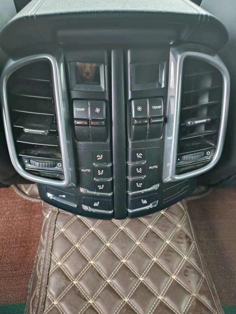 邯郸11年保时捷卡宴3