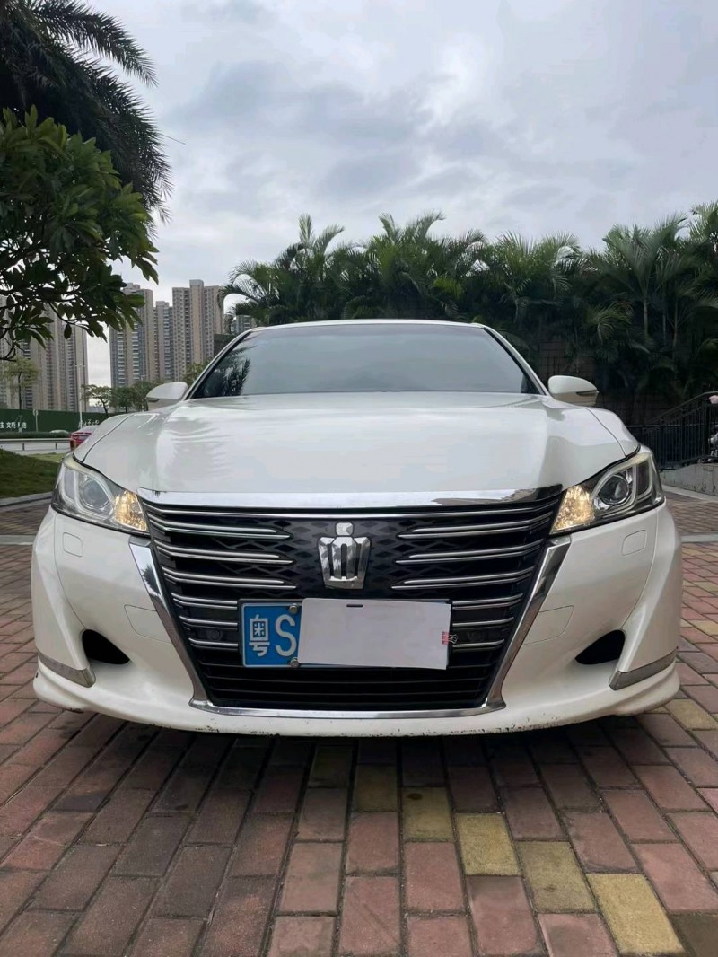 佛山17年丰田皇冠1