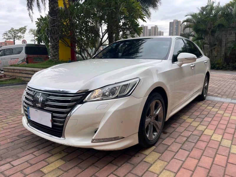 佛山17年丰田皇冠3