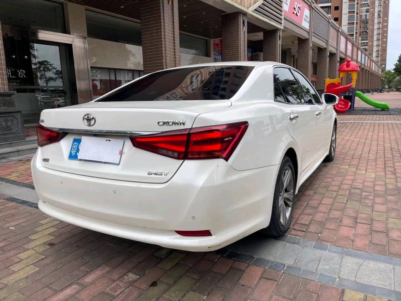 佛山17年丰田皇冠6