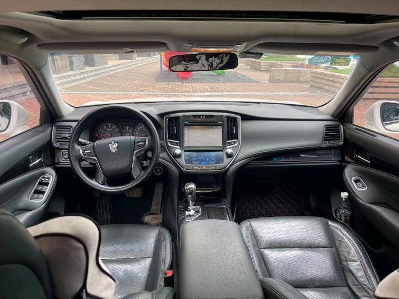 佛山17年丰田皇冠8