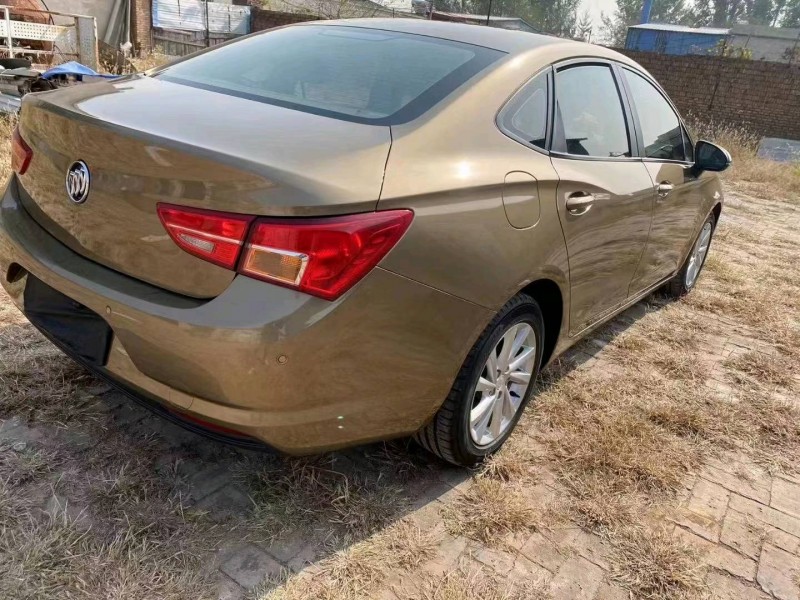 石家庄15年别克威朗8