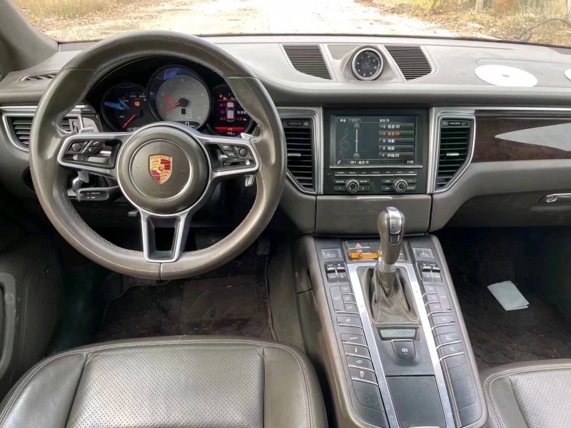 东营15年保时捷Macan4
