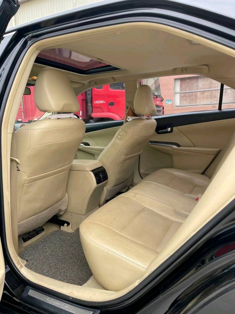 东莞16年丰田凯美瑞5