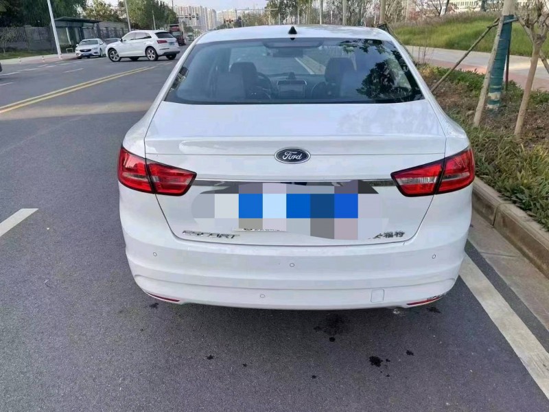 宜昌17年福特福睿斯2